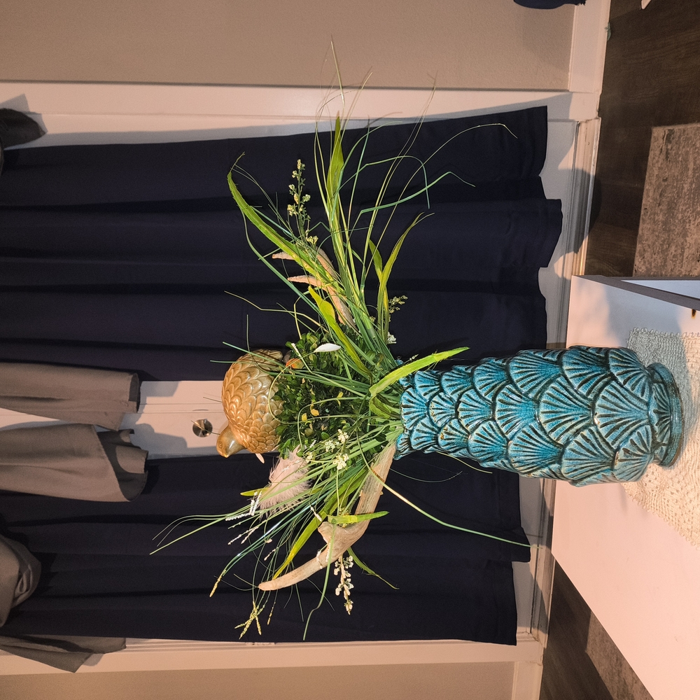 Elegant Blue and Gold Vase with Floral Arrangement